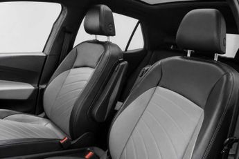 VOLKSWAGEN ID.3 Pro Performance 58kWh Family Hatchback 5dr Electric Auto (204 ps