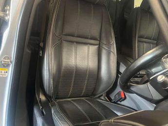 LAND ROVER RANGE ROVER VELAR 2.0 Range Rover Velar R-Dynamic HSE D240 Auto 4WD 5dr