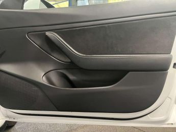 TESLA MODEL 3 Model 3 Standard Range + 4dr