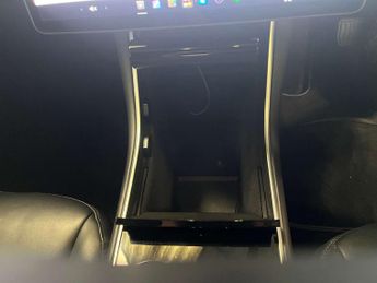 TESLA MODEL 3 Model 3 Standard Range + 4dr