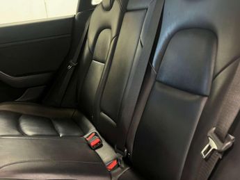 TESLA MODEL 3 Model 3 Standard Range + 4dr