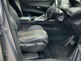 PEUGEOT 5008 1.2 PureTech Allure SUV 5dr Petrol EAT Euro 6 (s/s) (130 ps)