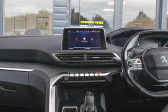 PEUGEOT 5008 1.2 PureTech Allure SUV 5dr Petrol EAT Euro 6 (s/s) (130 ps)