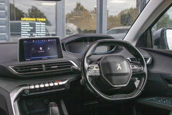 PEUGEOT 5008 1.2 PureTech Allure SUV 5dr Petrol EAT Euro 6 (s/s) (130 ps)