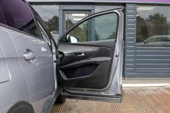 PEUGEOT 5008 1.2 PureTech Allure SUV 5dr Petrol EAT Euro 6 (s/s) (130 ps)