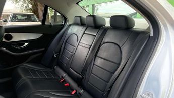 MERCEDES-BENZ C CLASS 2.1 C300dh Sport (Premium) Saloon 4dr Diesel Hybrid G-Tronic+ Eu