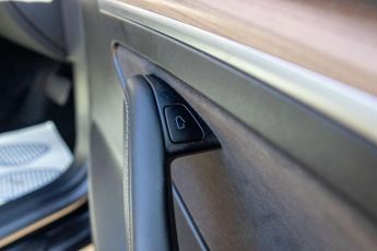 TESLA MODEL 3 (Dual Motor) Long Range Saloon 4dr Electric Auto 4WDE (346 ps)