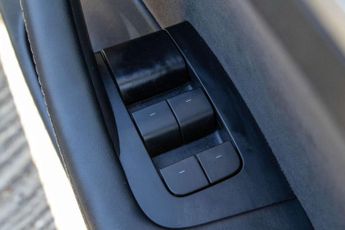 TESLA MODEL 3 (Dual Motor) Long Range Saloon 4dr Electric Auto 4WDE (346 ps)