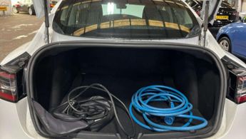 TESLA MODEL 3 Model 3 Standard Range + 4dr