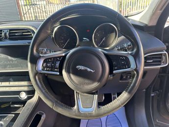 Jaguar F-PACE 2.0 D180 Portfolio SUV 5dr Diesel Auto AWD Euro 6 (s/s) (180 ps)