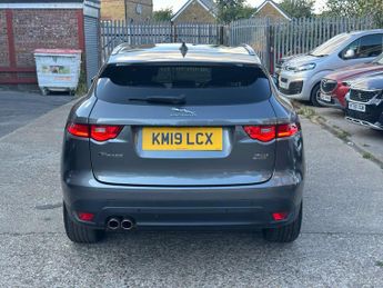 Jaguar F-PACE 2.0 D180 Portfolio SUV 5dr Diesel Auto AWD Euro 6 (s/s) (180 ps)