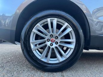 Jaguar F-PACE 2.0 D180 Portfolio SUV 5dr Diesel Auto AWD Euro 6 (s/s) (180 ps)