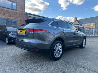 Jaguar F-PACE 2.0 D180 Portfolio SUV 5dr Diesel Auto AWD Euro 6 (s/s) (180 ps)