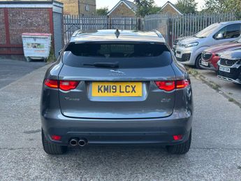 Jaguar F-PACE 2.0 D180 Portfolio SUV 5dr Diesel Auto AWD Euro 6 (s/s) (180 ps)
