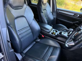 PORSCHE CAYENNE 3.0 Cayenne V6 Platinum Edition A 4WD 5dr