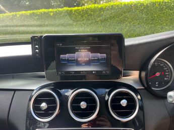 Mercedes-Benz C-CLASS 2.0 C200 SE Executive Auto 4dr