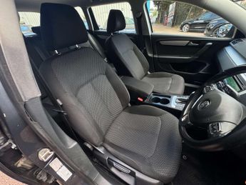 VOLKSWAGEN PASSAT 2.0 Passat S BlueMotion Technology TDI Semi-Auto 5dr