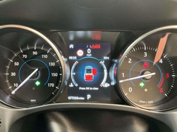 JAGUAR F-PACE 3.0 D300 V6 Portfolio SUV 5dr Diesel Auto AWD Euro 6 (s/s) (300 