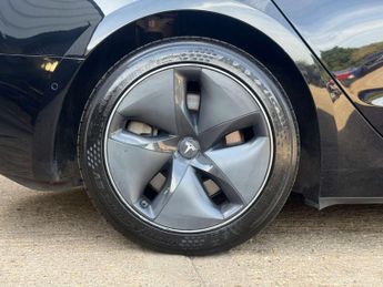 TESLA MODEL 3 Model 3 Standard Range + 4dr