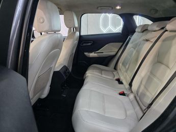 Jaguar F-Pace 2.0 D180 Prestige SUV 5dr Diesel Auto Euro 6 (s/s) (180 ps)