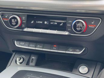 Audi Q5 2.0 TDI 40 Sport SUV 5dr Diesel S Tronic quattro Euro 6 (s/s) (1