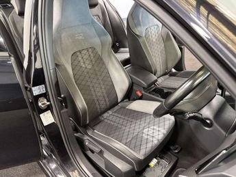 VOLKSWAGEN GOLF 1.5 Golf R-Line eTSI Semi-Auto 5dr