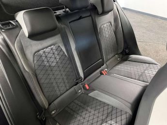 VOLKSWAGEN GOLF 1.5 Golf R-Line eTSI Semi-Auto 5dr