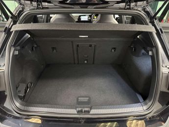 VOLKSWAGEN GOLF 1.5 Golf R-Line eTSI Semi-Auto 5dr