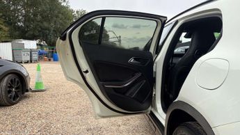 MERCEDES-BENZ GLA 2.1 GLA220d AMG Line (Premium) SUV 5dr Diesel 7G-DCT 4MATIC Euro