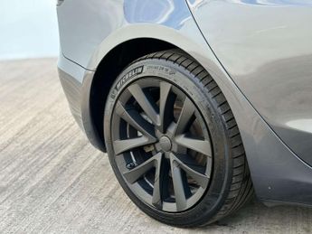 TESLA MODEL 3 Model 3 Long Range AWD 4WD 4dr