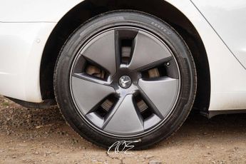 TESLA MODEL 3 Model 3 Standard Range + 4dr