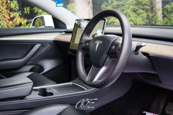 TESLA MODEL 3 Model 3 Standard Range + 4dr