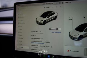TESLA MODEL 3 Model 3 Standard Range + 4dr