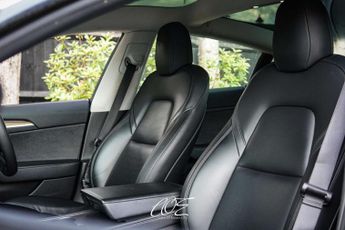 TESLA MODEL 3 Model 3 Standard Range + 4dr