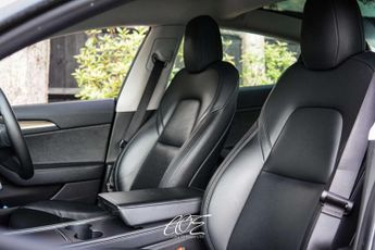 TESLA MODEL 3 Model 3 Standard Range + 4dr