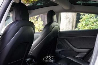 TESLA MODEL 3 Model 3 Standard Range + 4dr