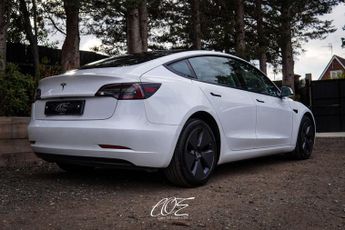 TESLA MODEL 3 Model 3 Standard Range + 4dr