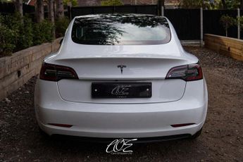 TESLA MODEL 3 Model 3 Standard Range + 4dr