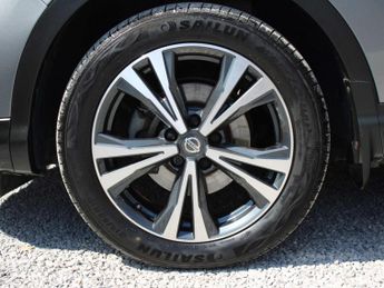 NISSAN QASHQAI 1.2 DIG-T N-Connecta AUTO 5dr