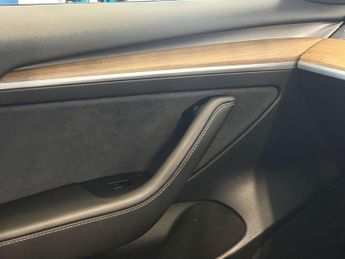 TESLA MODEL 3 Model 3 Long Range AWD 4WD 4dr