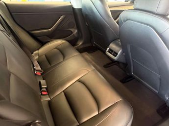 TESLA MODEL 3 Model 3 Long Range AWD 4WD 4dr