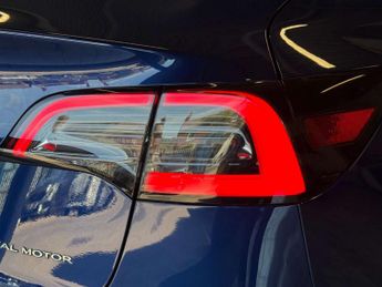 TESLA MODEL 3 Model 3 Long Range AWD 4WD 4dr