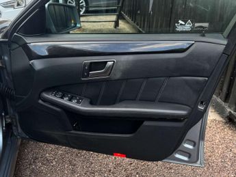 MERCEDES-BENZ E-CLASS 2.1 E220 SE CDi Auto 5dr