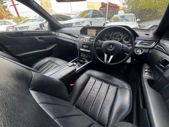 MERCEDES-BENZ E-CLASS 2.1 E220 SE CDi Auto 5dr