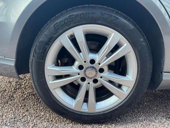 MERCEDES-BENZ E-CLASS 2.1 E220 SE CDi Auto 5dr