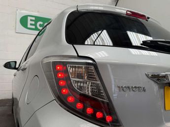 Toyota Yaris 1.5 VVT-h Icon Plus Hatchback 5dr Petrol Hybrid CVT Euro 5 (101 