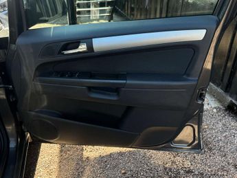 VAUXHALL ZAFIRA 1.8 Zafira Design 5dr