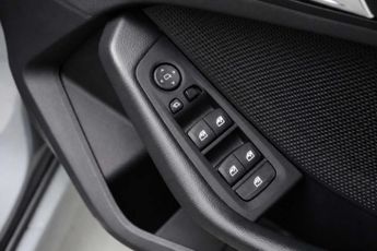 BMW 1 SERIES 1.5 118i SE (LCP) Hatchback 5dr Petrol DCT Euro 6 (s/s) (136 ps)
