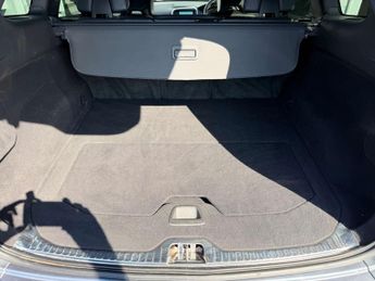 VOLVO XC60 2.4 XC60 R-Design Luxury Nav D5 AWD Auto 4WD 5dr