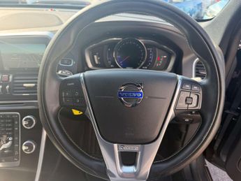 VOLVO XC60 2.4 XC60 R-Design Luxury Nav D5 AWD Auto 4WD 5dr
